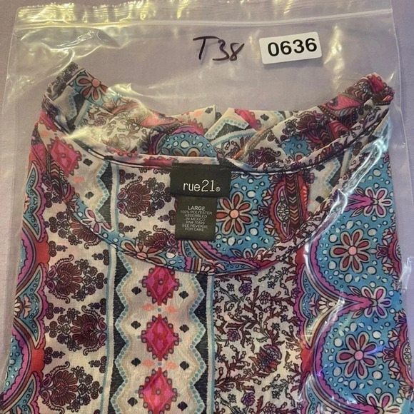 RUE21 Open Back Paisley Blouse with Lace Sleeves. Sheer, lightweight material. - Picture 6 of 7